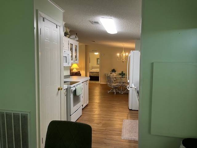 1912 Hazeltine Way a Winter Haven, FL Mobile or Manufactured Home for Sale